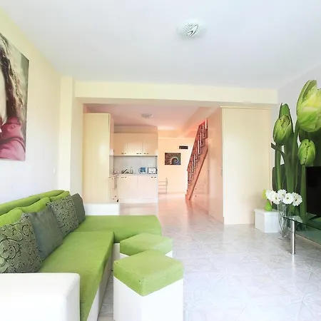 Duplex In Sintriacourtpremium بالشيك