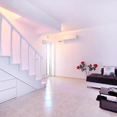 Duplex In Sintriacourtpremium شقة
